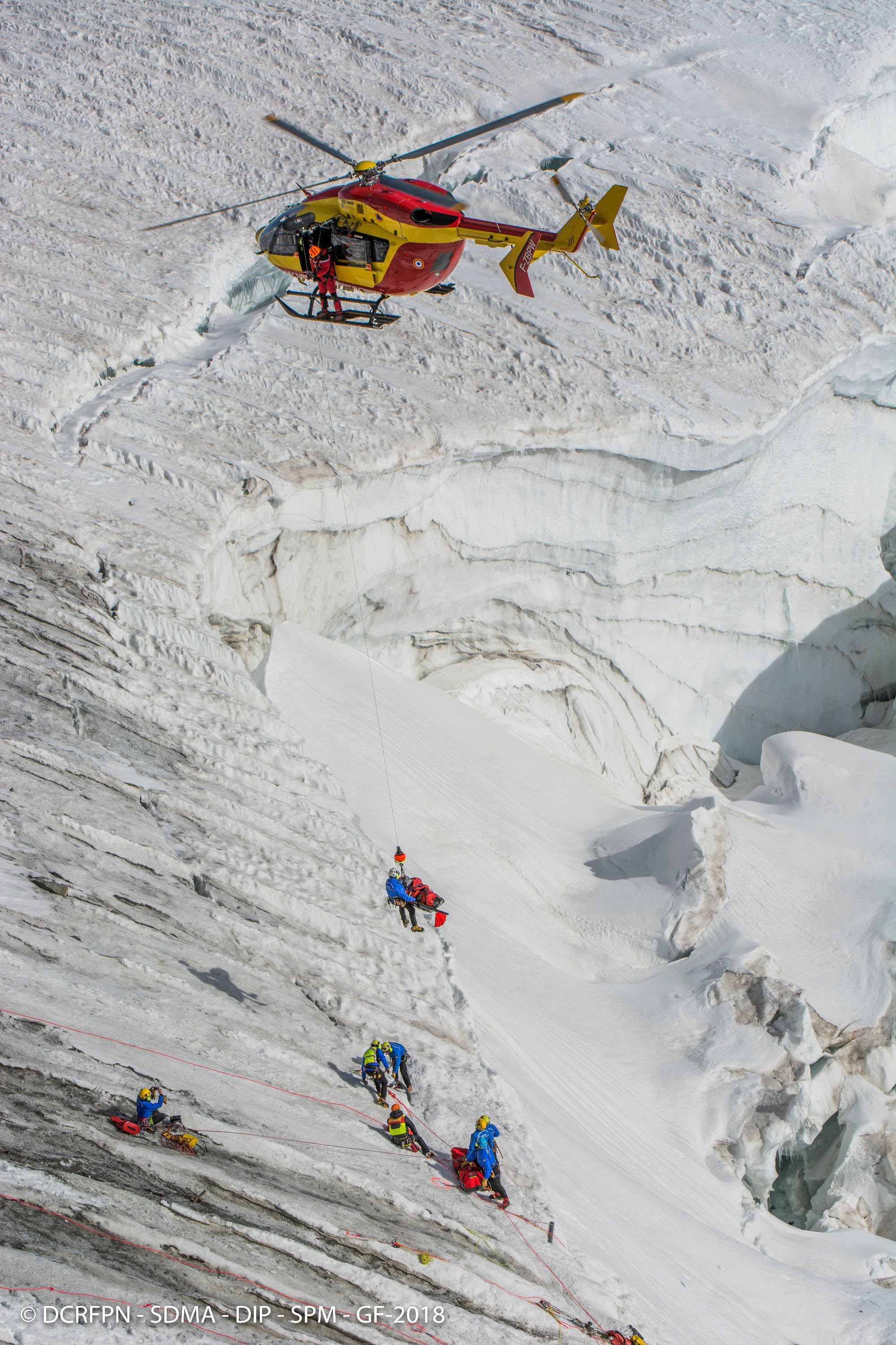 POLICE NATIONALE - CRS - SECOURS EN MONTAGNE