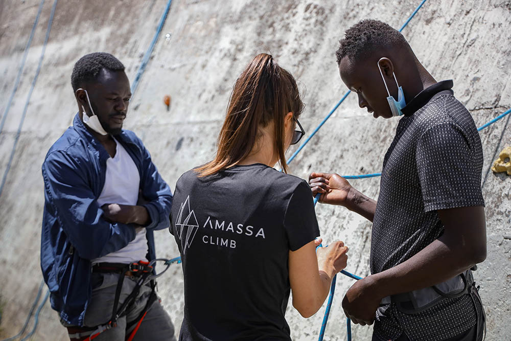 AMASSA CLIMB